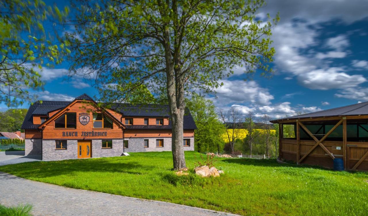Ranch Jestrebice Hotel Hermanicky ภายนอก รูปภาพ