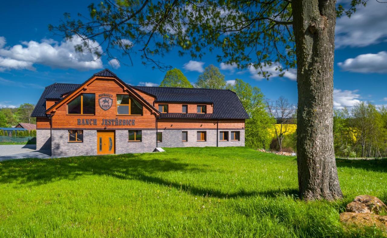 Ranch Jestrebice Hotel Hermanicky ภายนอก รูปภาพ