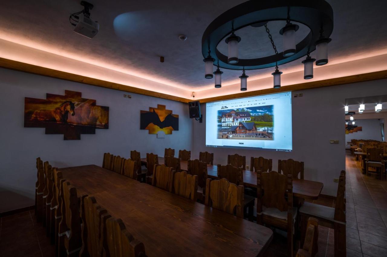 Ranch Jestrebice Hotel Hermanicky ภายนอก รูปภาพ